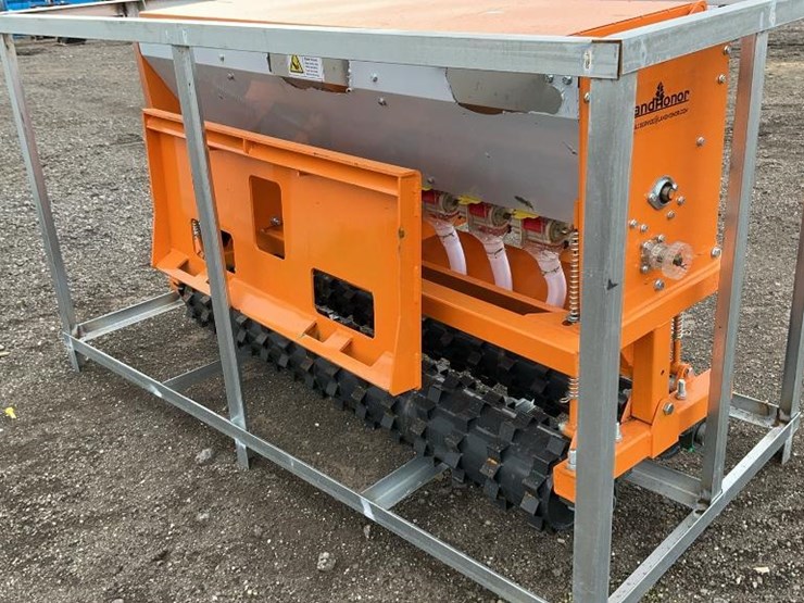 caterpillar-12-image-7