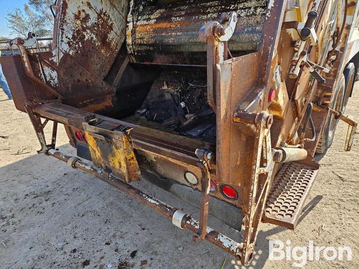 international-4900-image-15