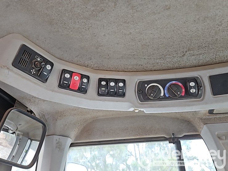 2014-caterpillar-930k-image-46