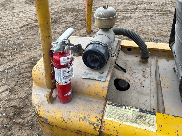 #1002-•-allis-chalmers-fp50-24-forklift-image-11