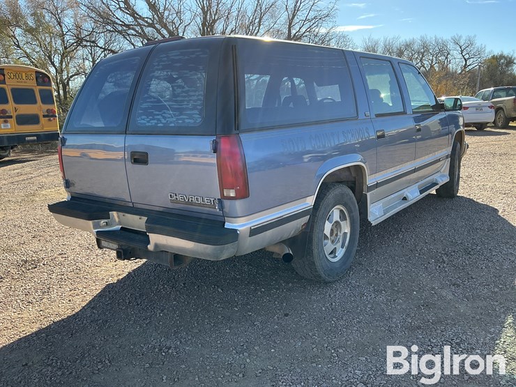 chevrolet-suburban-1500-image-5