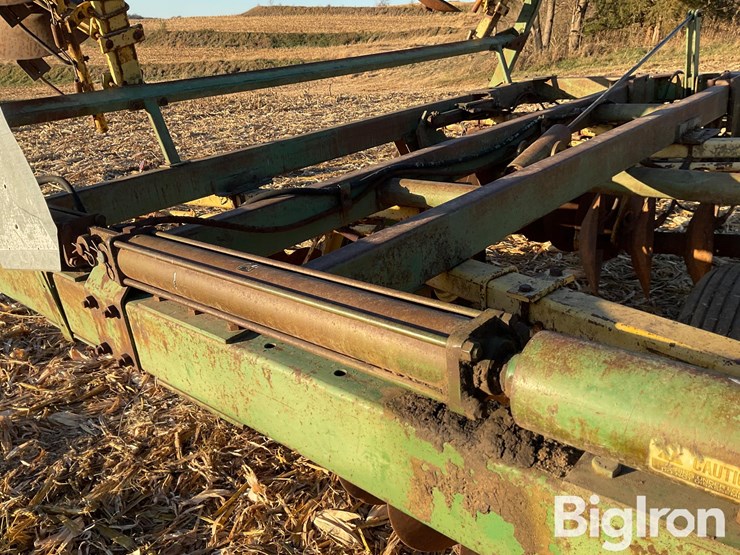 john-deere-230-image-16