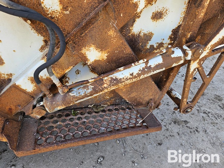 international-4900-image-11