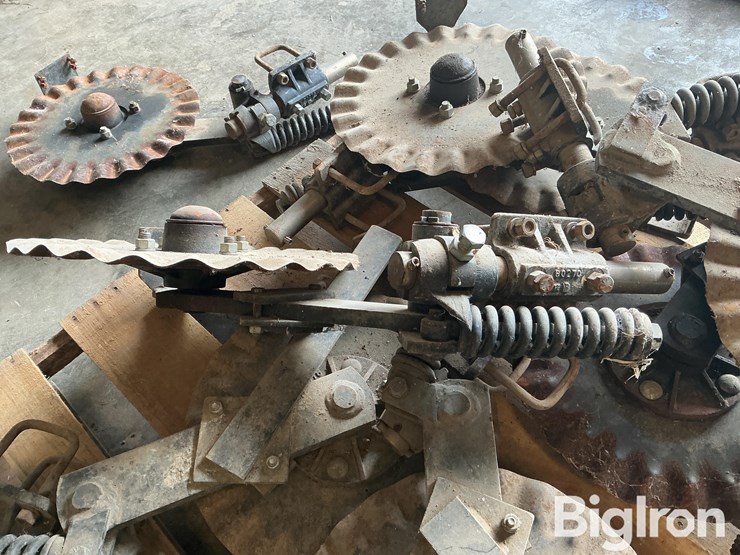 yetter-fertilizer-opening-disks-image-11