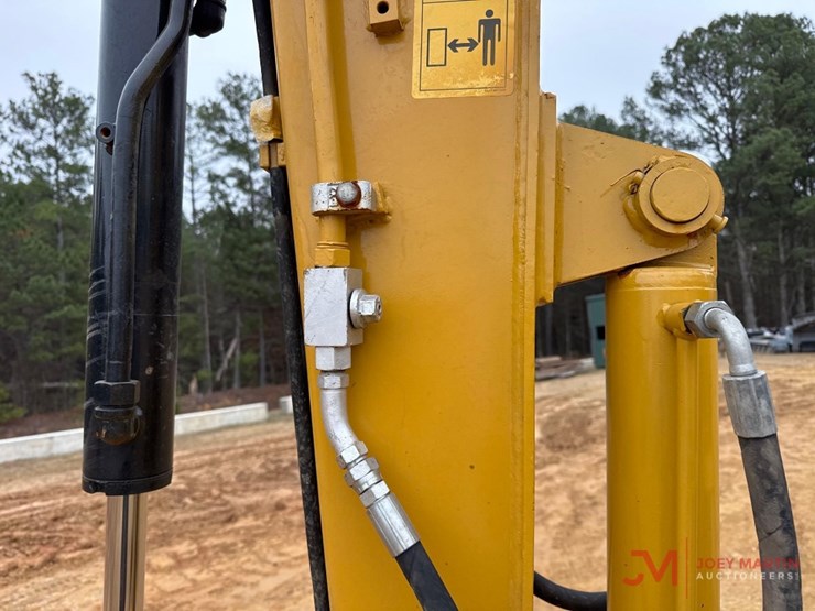 caterpillar-305.5e-image-15