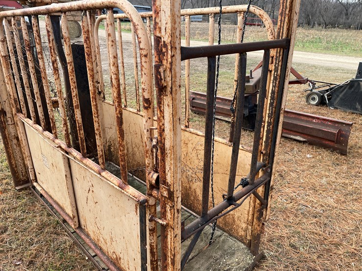 #207-•-for-most-cattle-chute-with-head-gate-(boyceville,-wi)-image-15