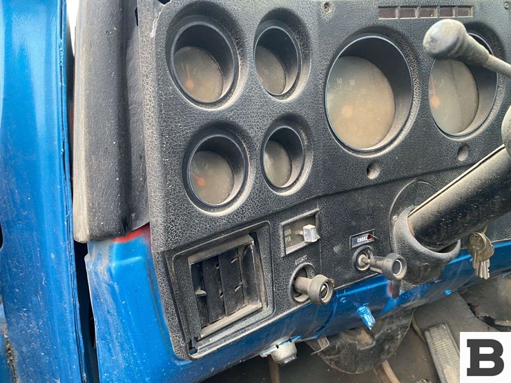 chevrolet-cheyenne-truck---caution-image-27