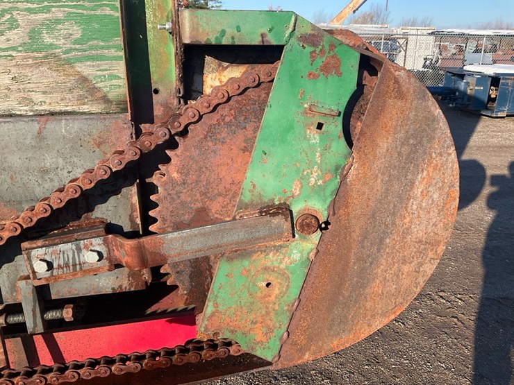 #2300-•-sawdust-trailer-image-26