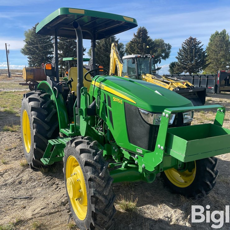 JOHN DEERE 5075E