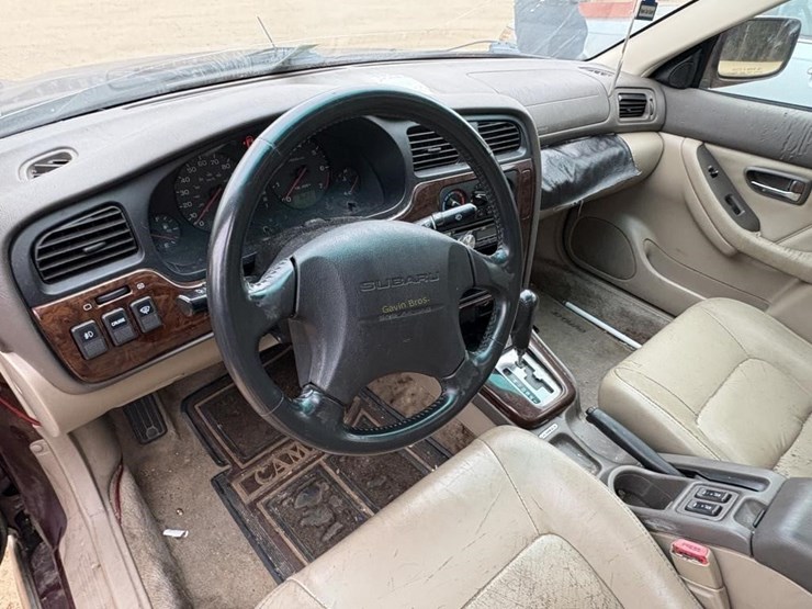 2001-subaru-outback-limited-car-image-10
