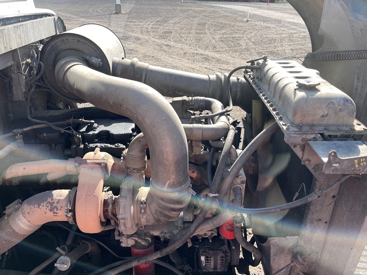 #1104-•-1989-international-truck-tractor-**should-be-trailered**-(has-mn-title)-image-16