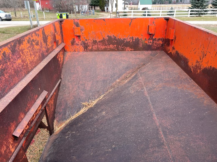 #206-•-kory-gravity-box-on-running-gear-(boyceville,-wi)-image-15