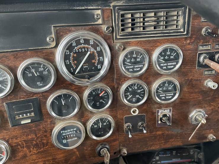 peterbilt-357-image-72