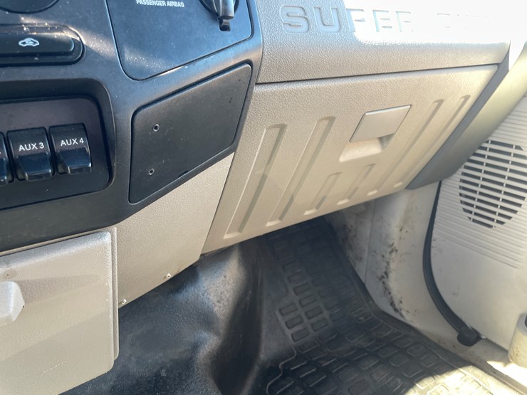 2010-ford-f550-image-51