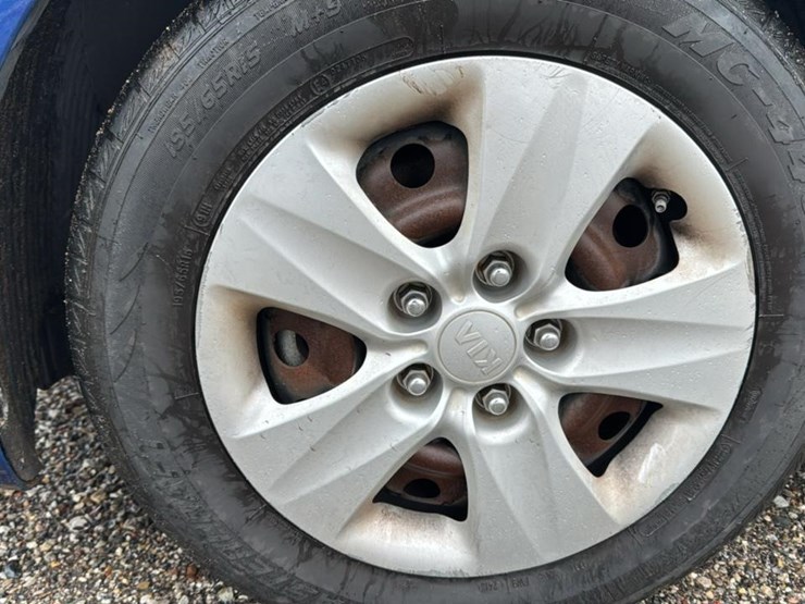 #2051-•-2017-kia-forte*-image-12