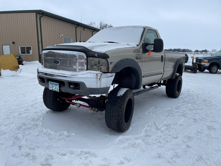 #1165-•-2000-ford-f250-pickup-truck-**non-runner**-(has-mn-title)-image-1