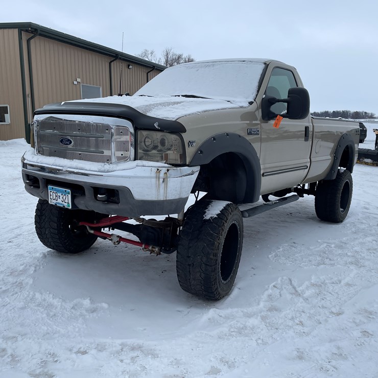 #1165 • 2000 Ford F250 Pickup Truck **Non-Runner** (Has MN Title)