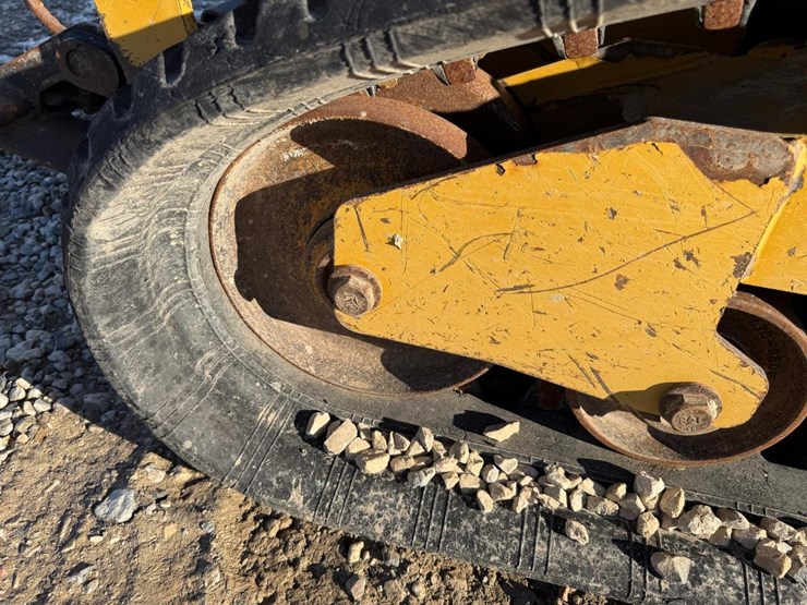 caterpillar-239d-image-12