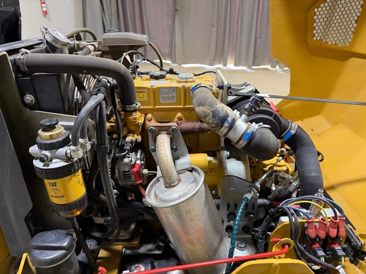 2019-caterpillar-cb1.7-image-17