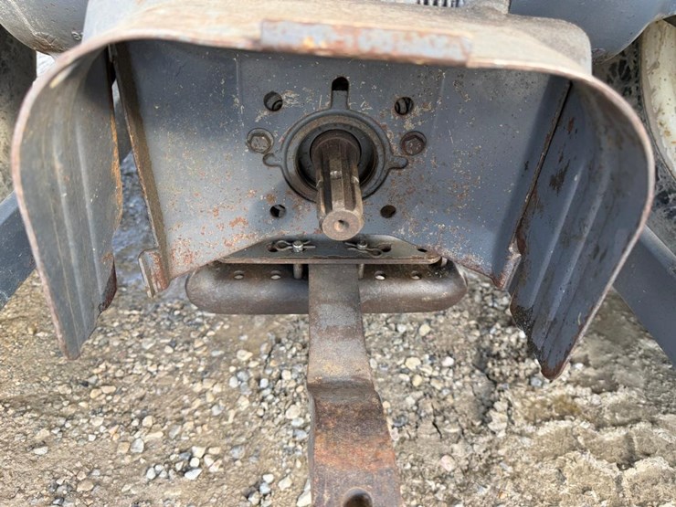 new-holland-3930-image-16