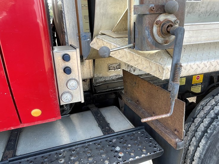 international-7400-image-15