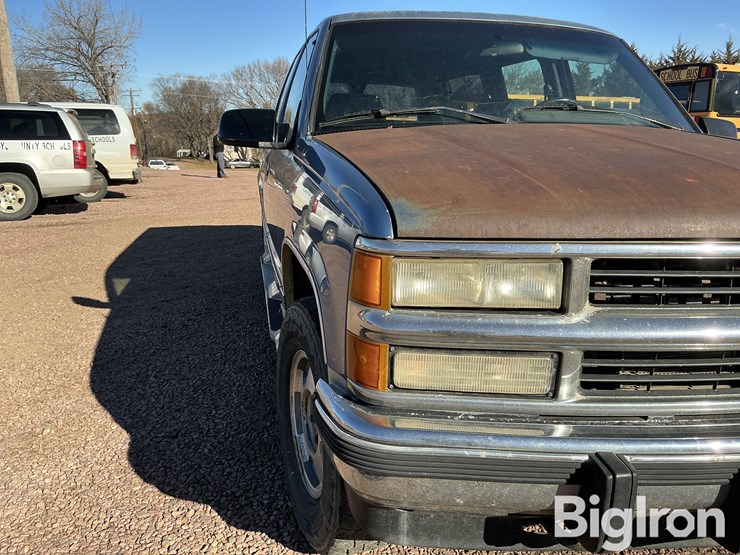 chevrolet-suburban-1500-image-10