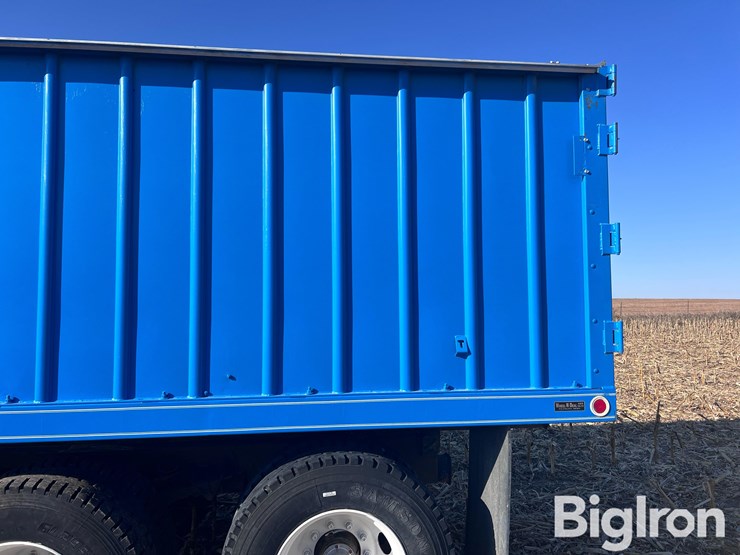 international-4900-image-9