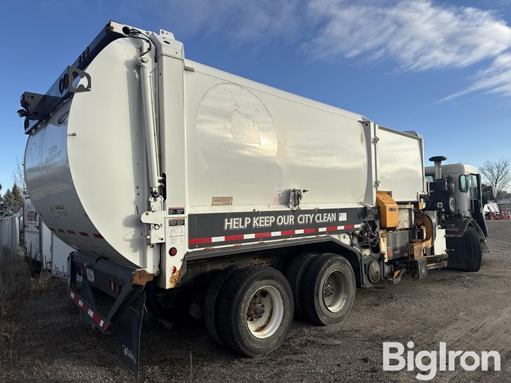 2015-peterbilt-320-image-5