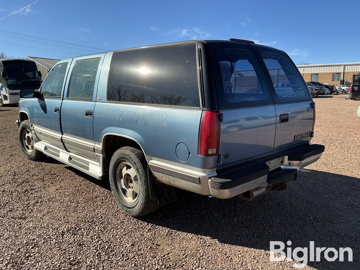 chevrolet-suburban-1500-image-7