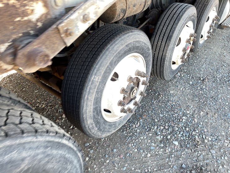 #1110-•-2002-international-5500i-6x4-dump-truck-(has-mn-title)-image-17