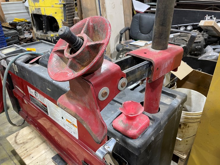 #7901-•-coats-4050a-tire-changer-image-3