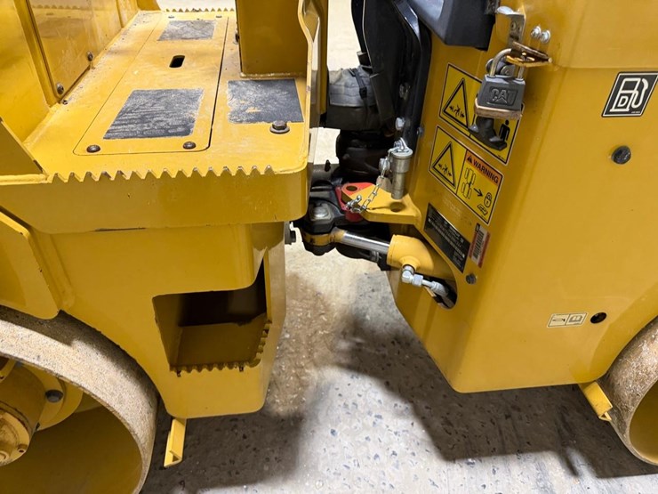 2019-caterpillar-cb1.7-image-15