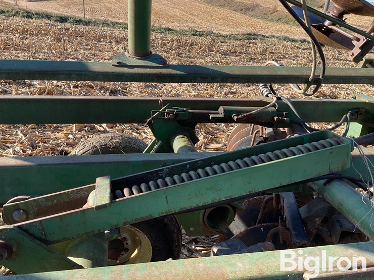 john-deere-235-image-14