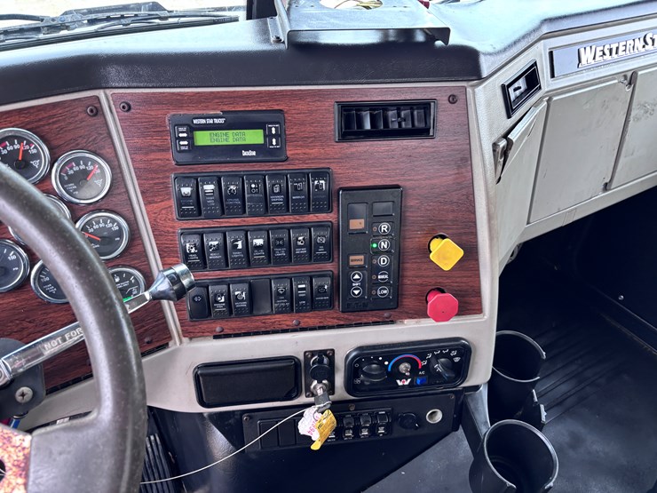 western-star-4700-image-11