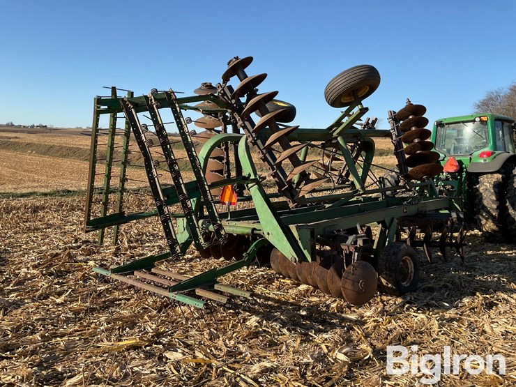 john-deere-235-image-5