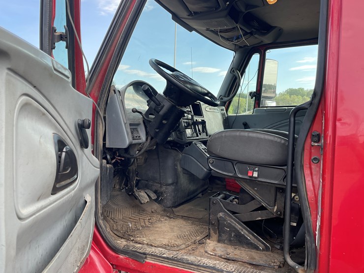 international-7400-image-26