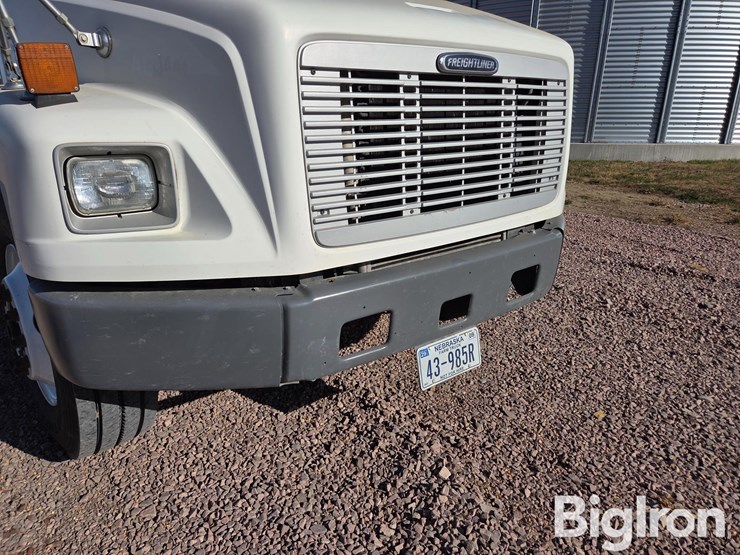 2003-freightliner-fl80-image-13