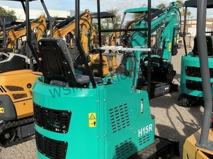 2025-agt-h15r-mini-excavator-image-4