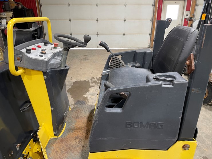 2014-bomag-bw900-50-image-24