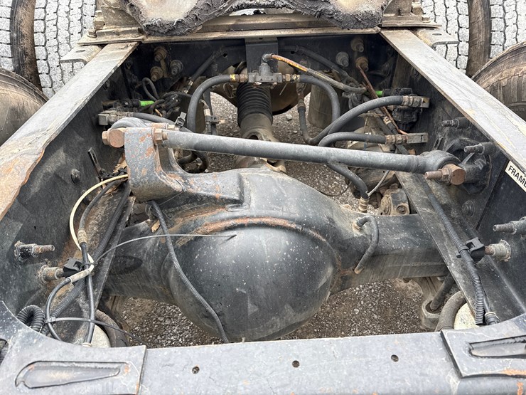 2016-international-9900i-image-17