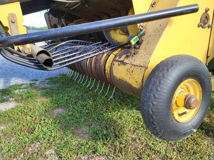 new-holland-590-image-40