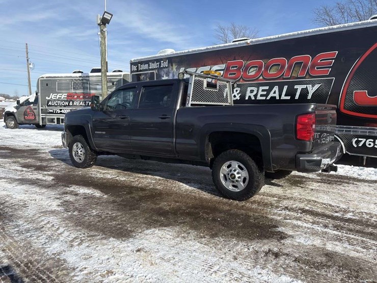 2015-chevrolet-2500-image-3