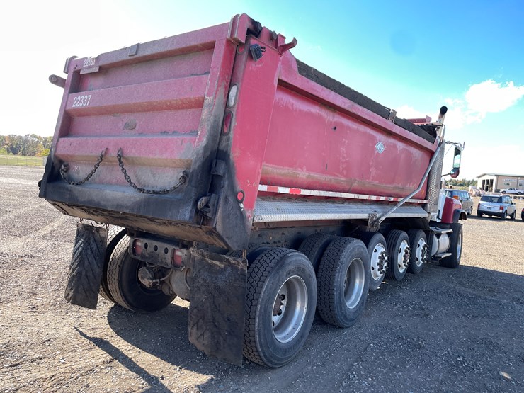 #1110-•-2002-international-5500i-6x4-dump-truck-(has-mn-title)-image-5