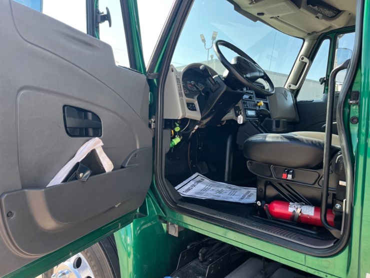 2019-international-durastar-4300-image-18