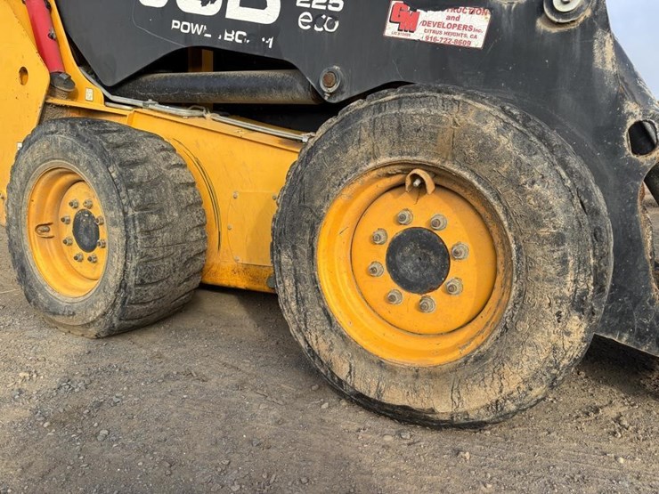 2012-jcb-225-image-16