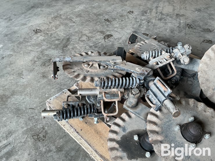 yetter-fertilizer-opening-disks-image-13