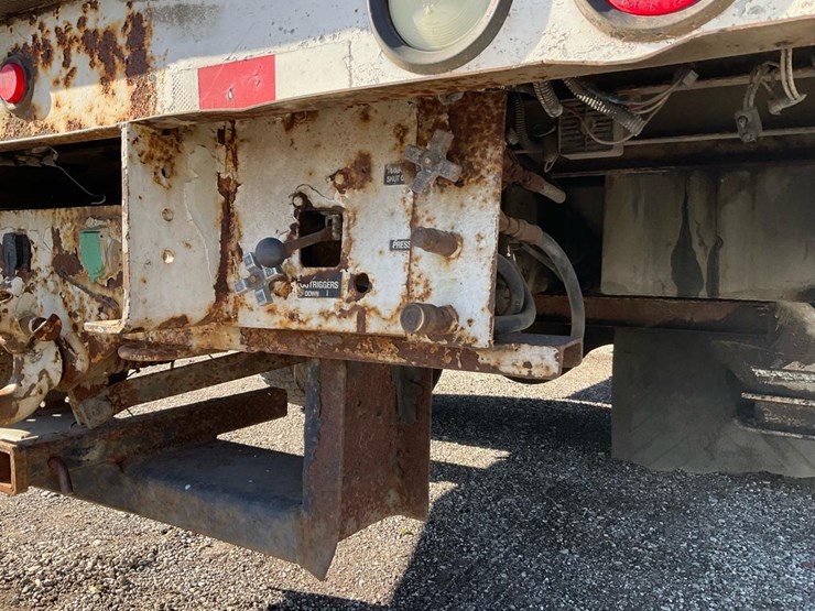 2001-international-4900-image-40