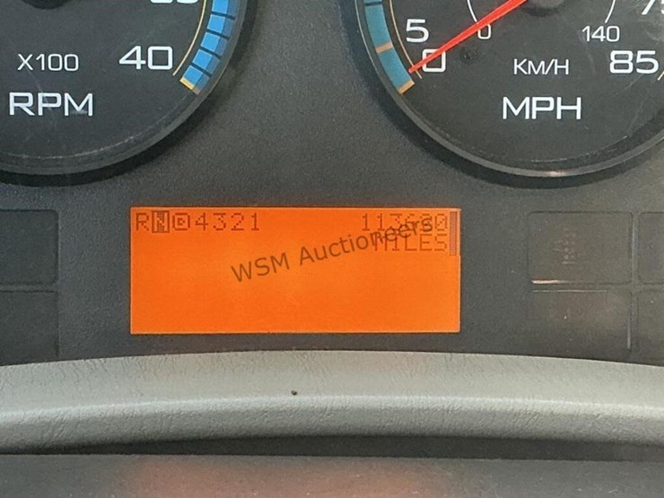 2009-international-7400-image-28