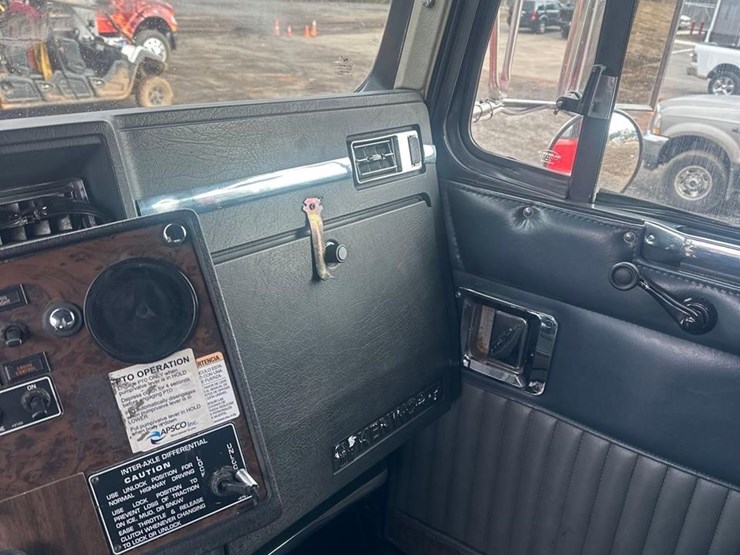 1999-kenworth-t800-image-25