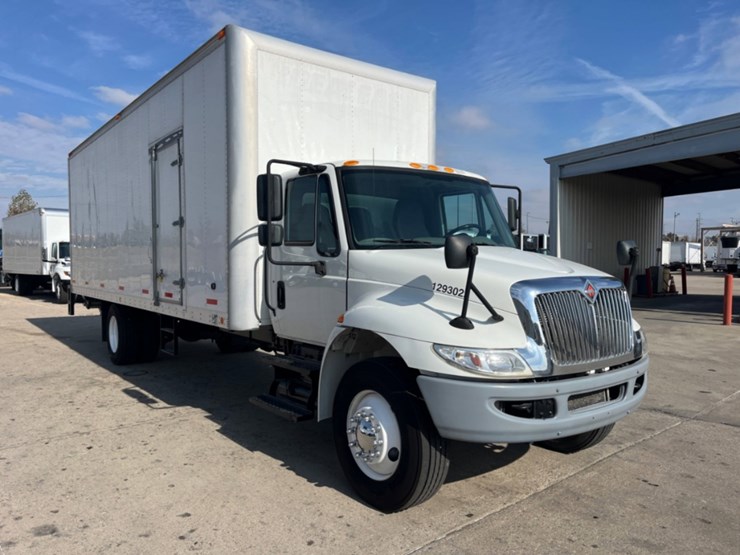 2019-international-durastar-4300-image-3